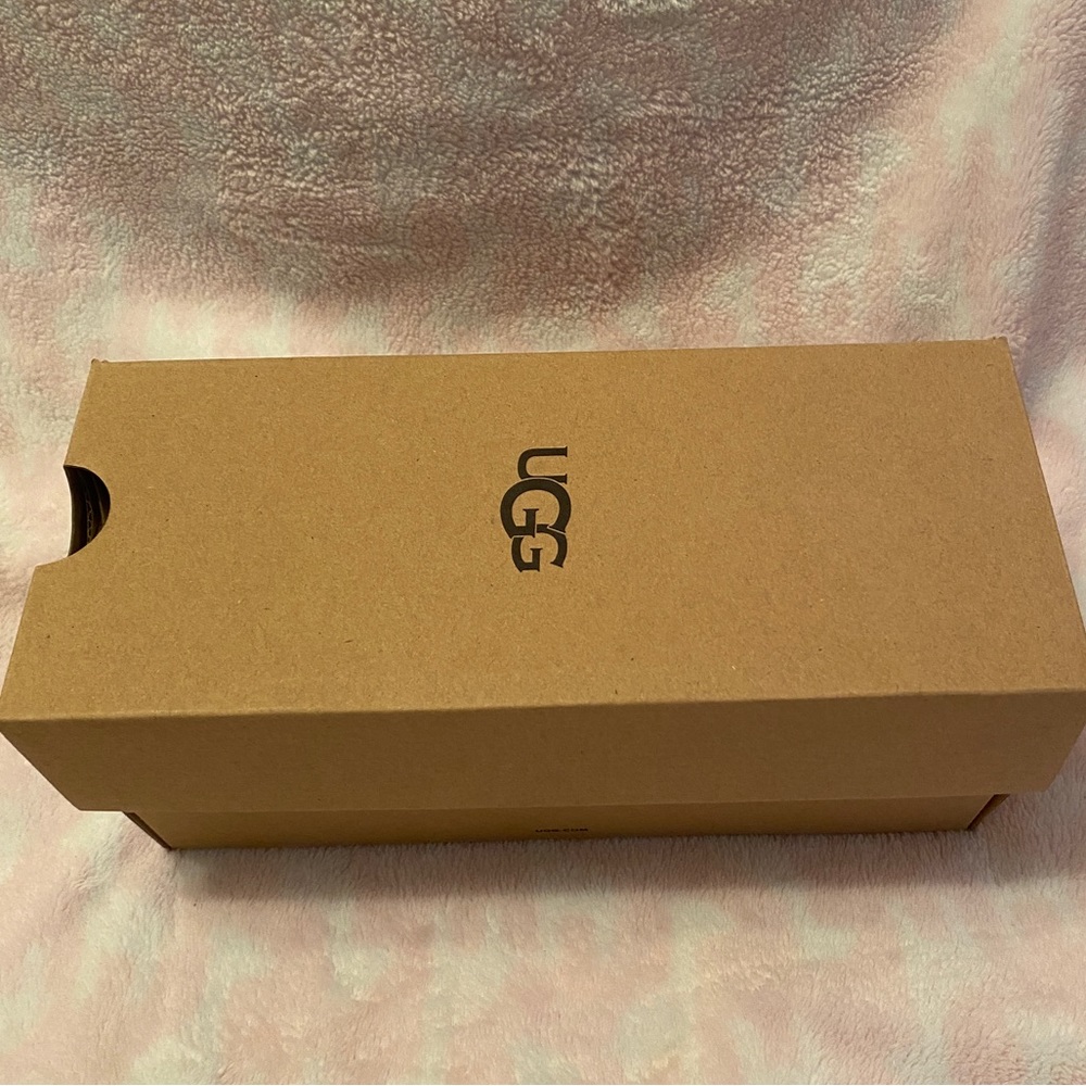 UGG FLUFF YEAH TODDLER SIZE 11* NWT*